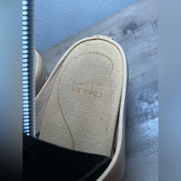 Dansko Women's Tilly Leather Beige Clog Sandals Wooded Heel Slip Ons,Size US 7 - Picture 6 of 12